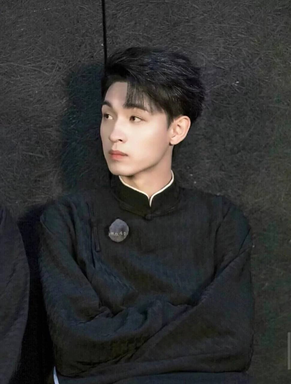 秦霄贤高清图片