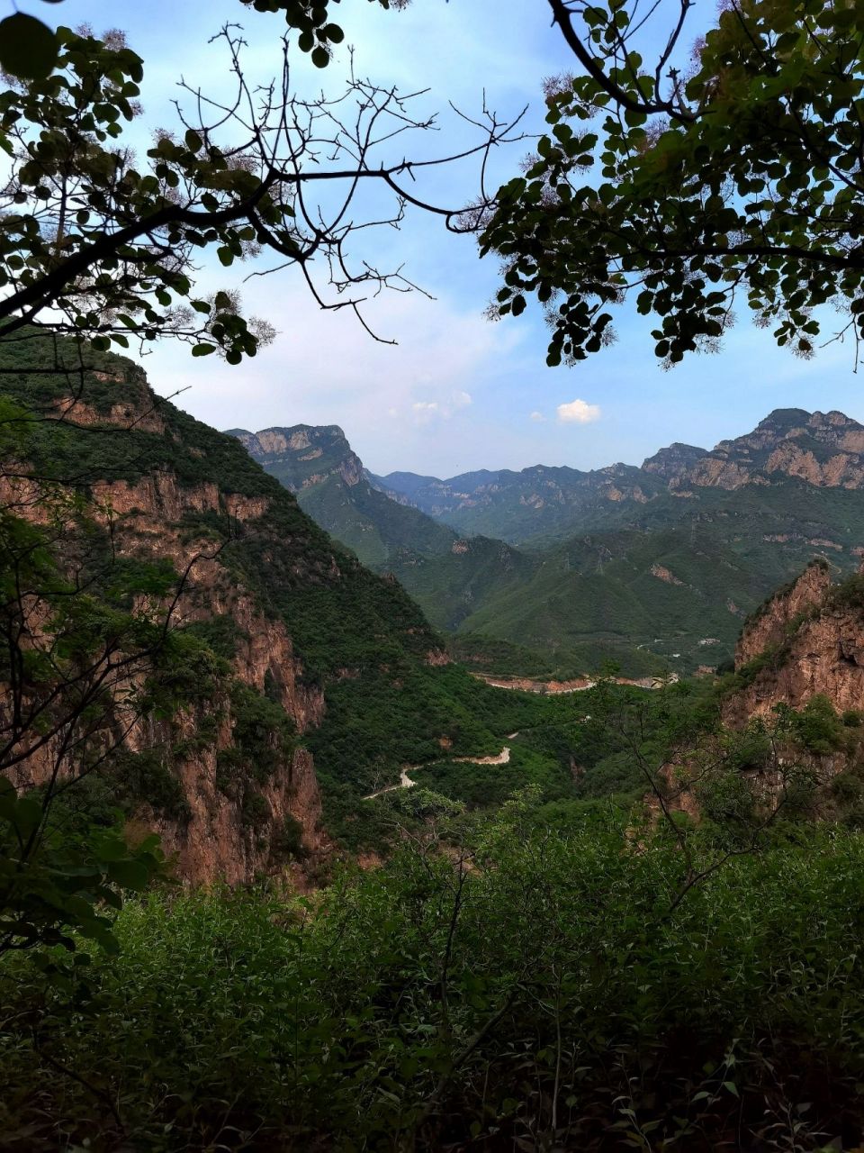 清风峡景区 清风峡位于冀晋交界太行深处,位于石家庄平山县,与忽忽水