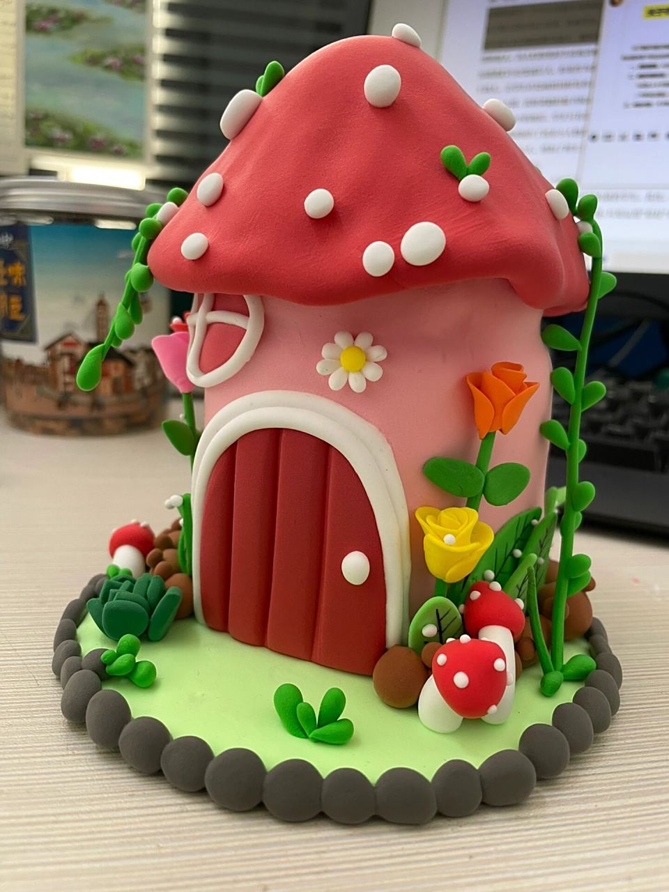 彩泥小房子 一个又比又扁的丑瓶子,忘了拍个照,改造成了一个漂亮的小