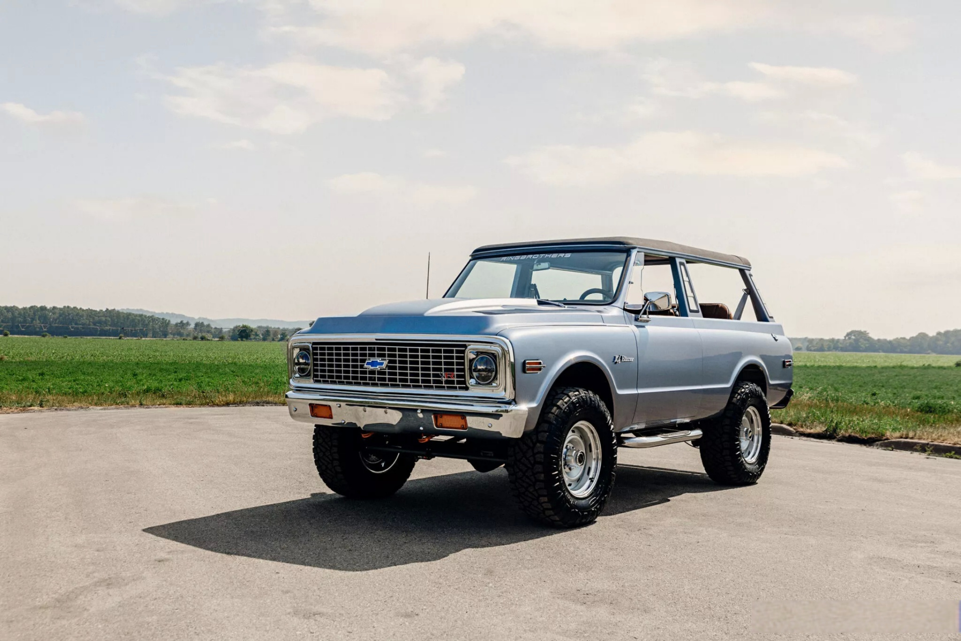 一台来自1972年的雪佛兰 k5 blazer复刻版,你觉得好看吗?