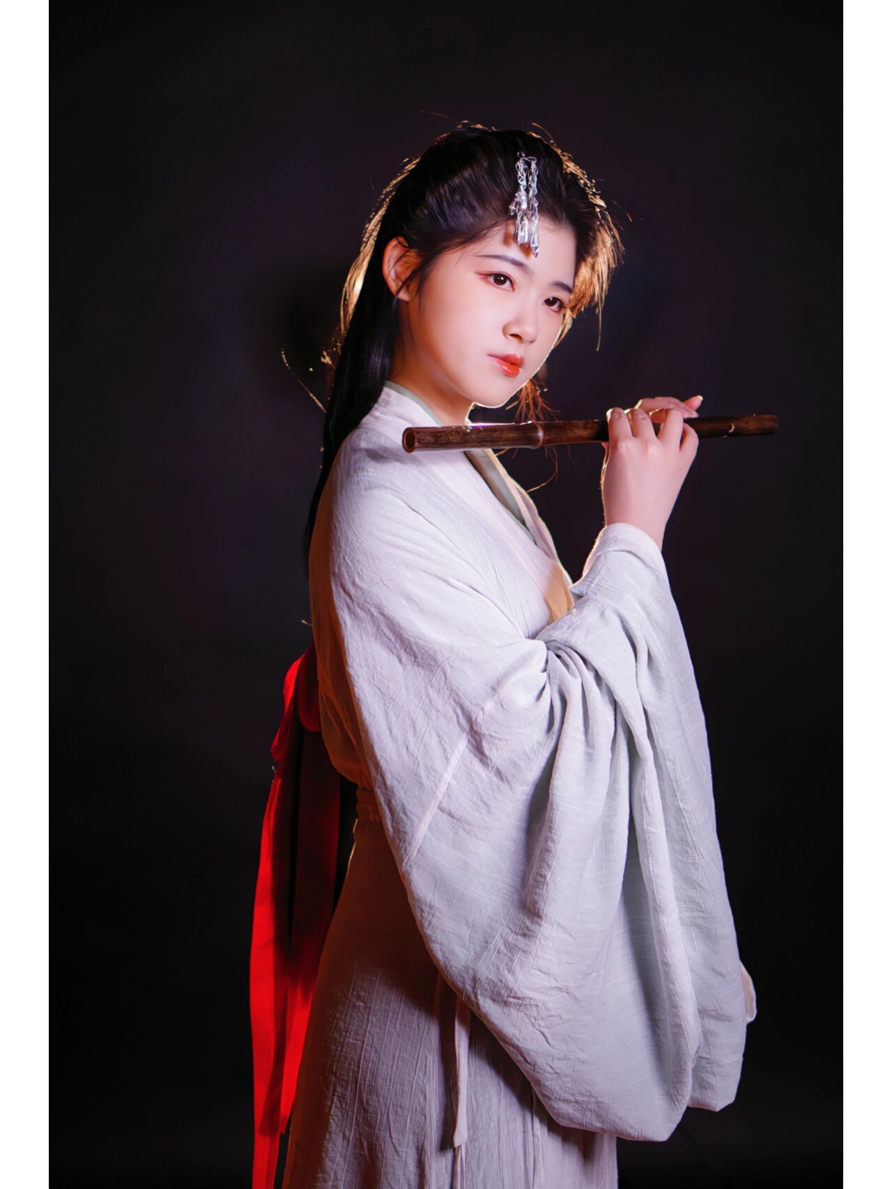 汉服拍照姿势|清冷感的竹笛少女