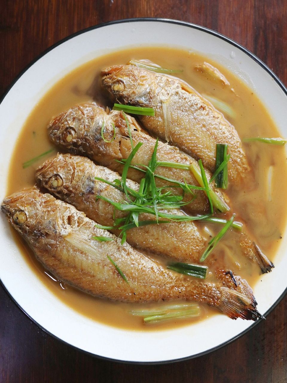 忒下饭    	 这道温州人民家家户户都会的红烧小黄鱼 应该算是温州菜