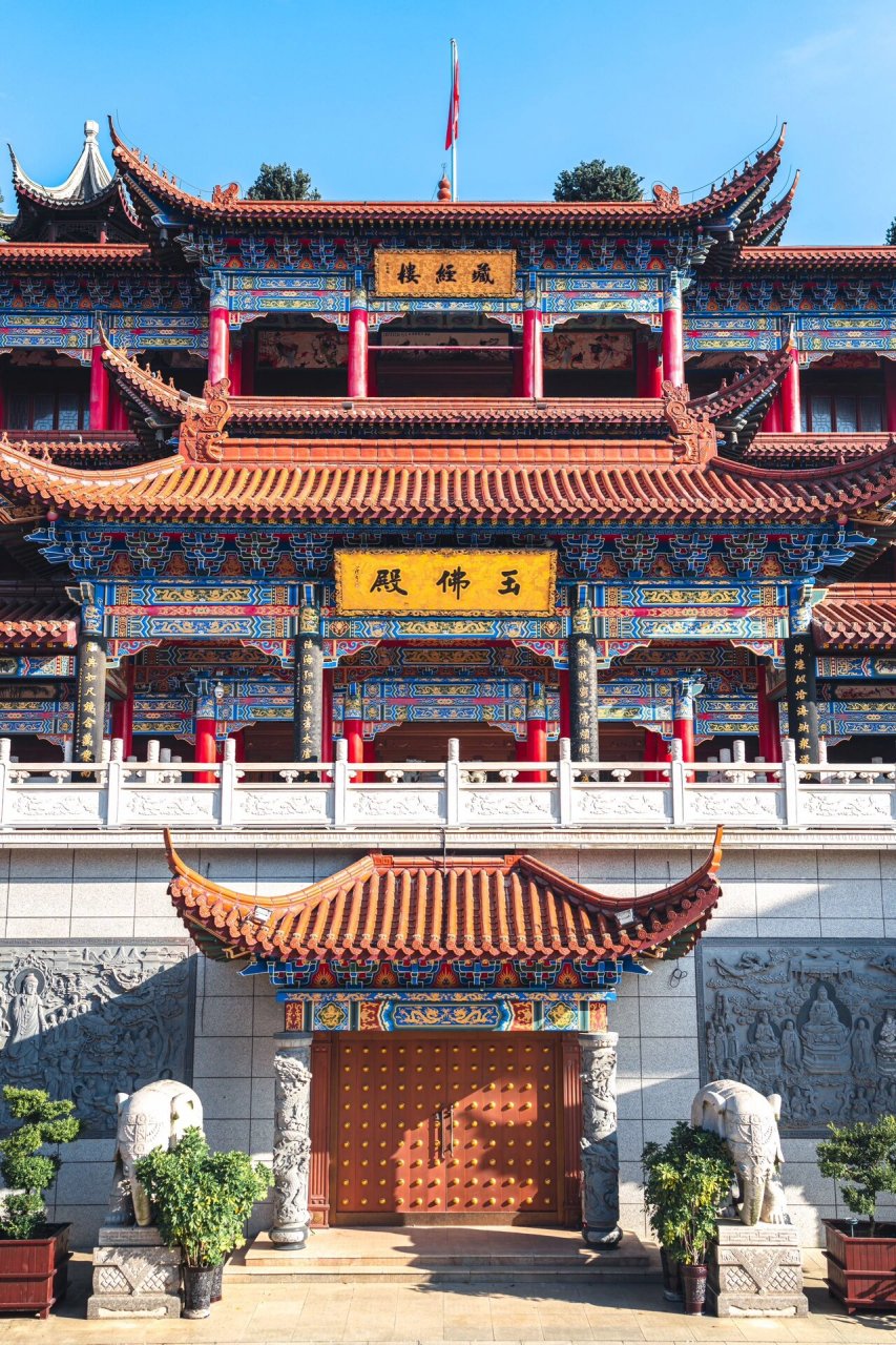 构图都是人入镜 寺庙比较偏远,带个模特更佳 #苏州# #苏州皇罗禅寺