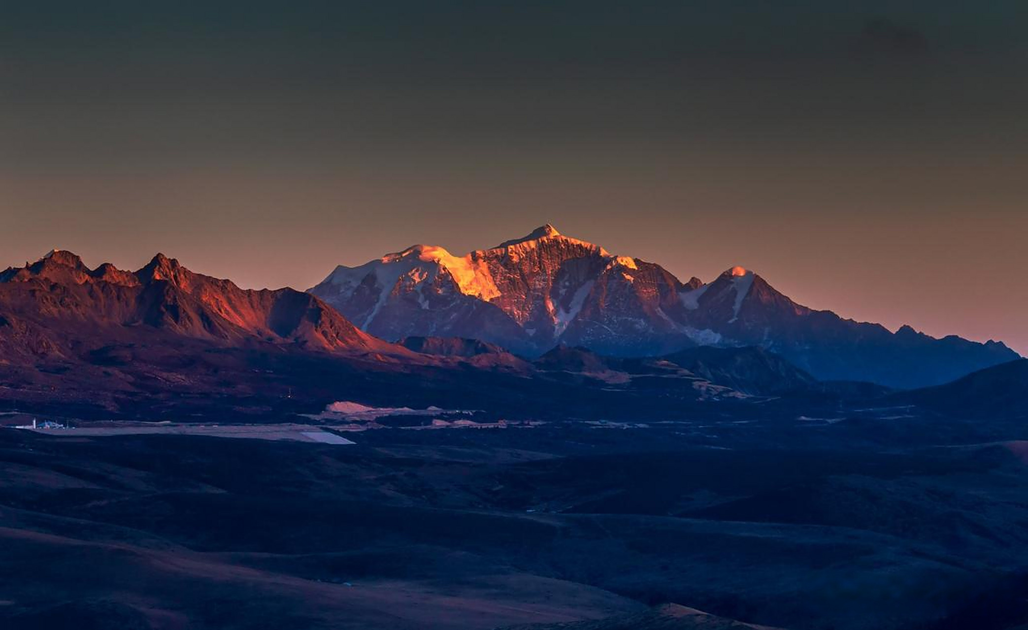 夏日生活打卡季蜀山之王贡嘎山,为横断山的大雪山主峰,四川省最高峰