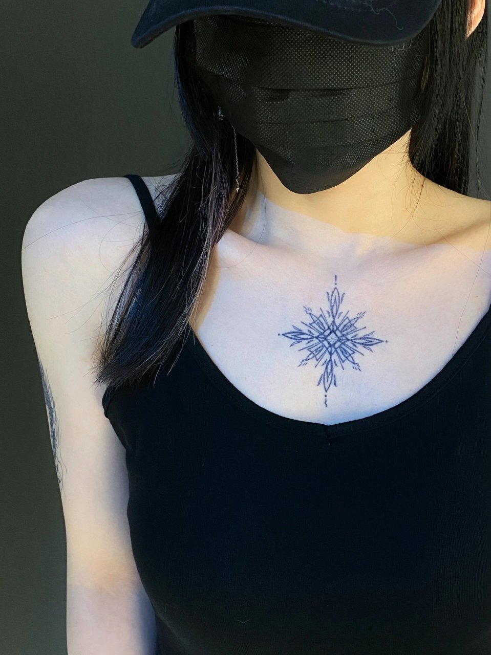 超适合女生胸前的纹身💕 拜托身上有纹身的女孩子真的超酷的好吗?