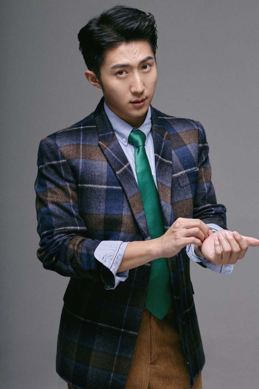 明星请回答# 大家好,我是崔绍涵,在#剧版燃烧#中饰演杨衡,大家有什么