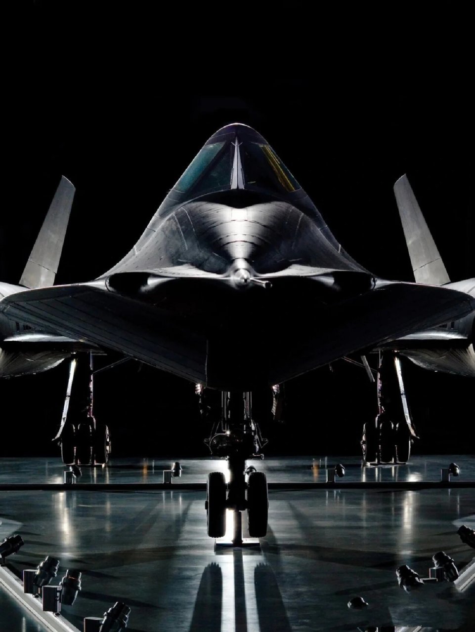 美国速度lm:sr-71黑鸟侦察机 sr-71侦察机(英文:sr-71,绰号:blackbird