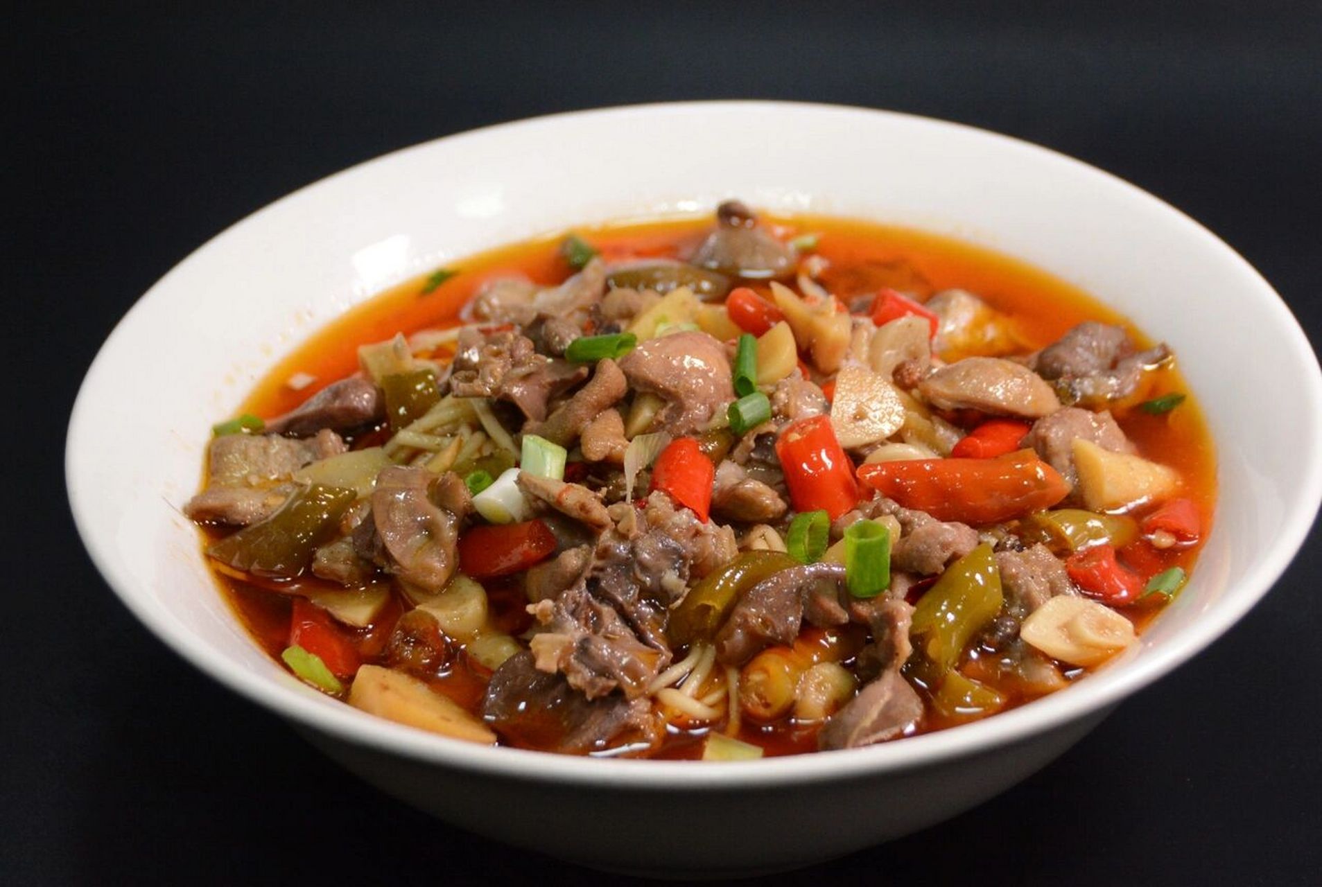 泡椒鸡杂面 雨继续在飞,温跟着在降,倒春寒? 不管怎么变,面还得要吃,