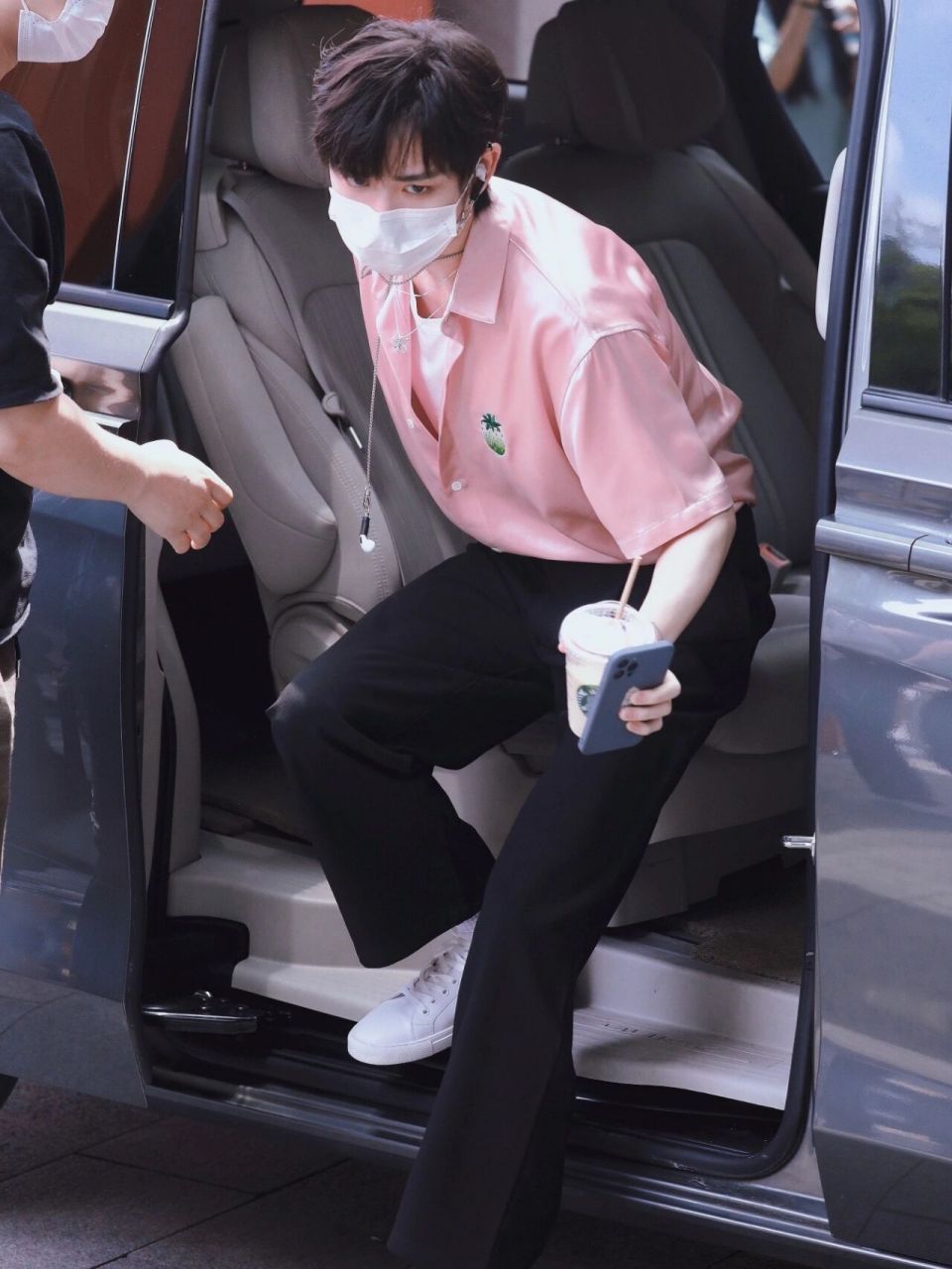 丁程鑫的绝美图片《不看后悔系列》 千辛万苦找到的图片 属实是好看