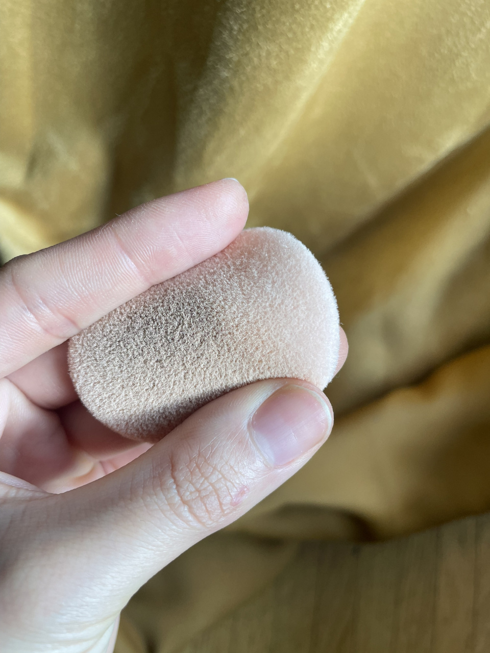 这款soft compact powder磨皮粉饼简直完美平替laura mercier那款,粉