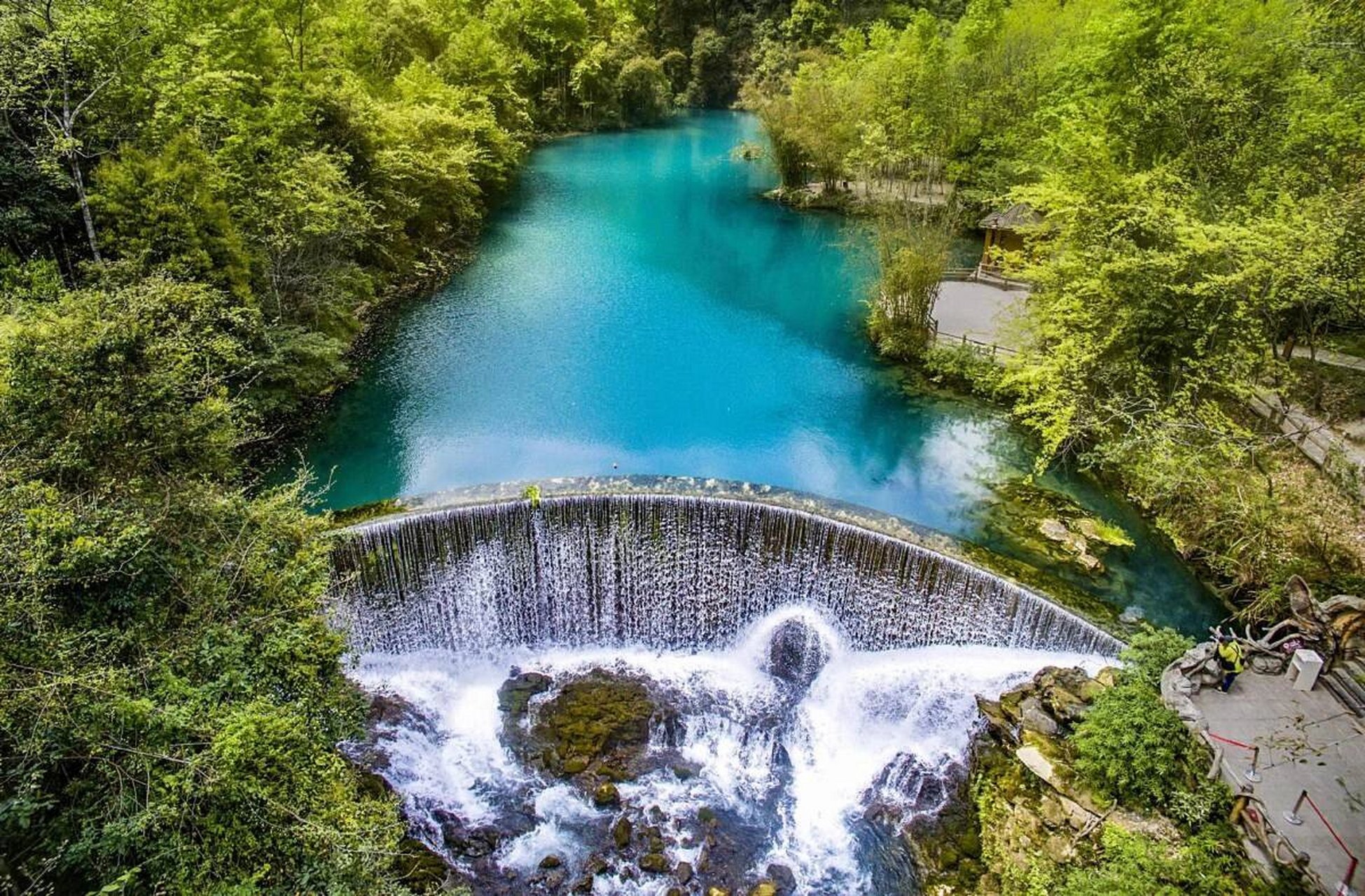 "地球腰带上的绿宝石"——荔波小七孔 荔波小七孔景区, 位于贵州黔南