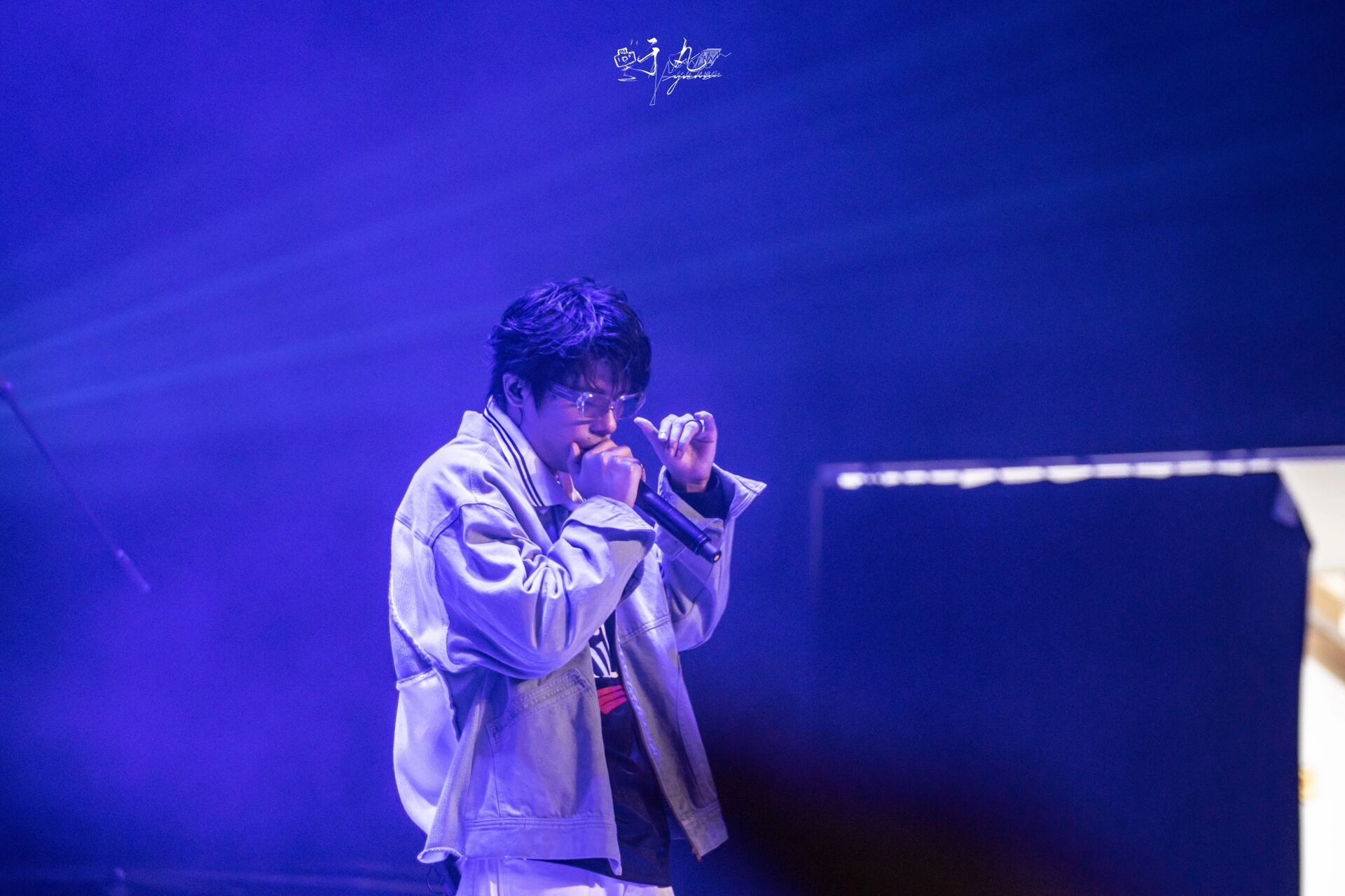 我承认法老真人比网上帅 3.