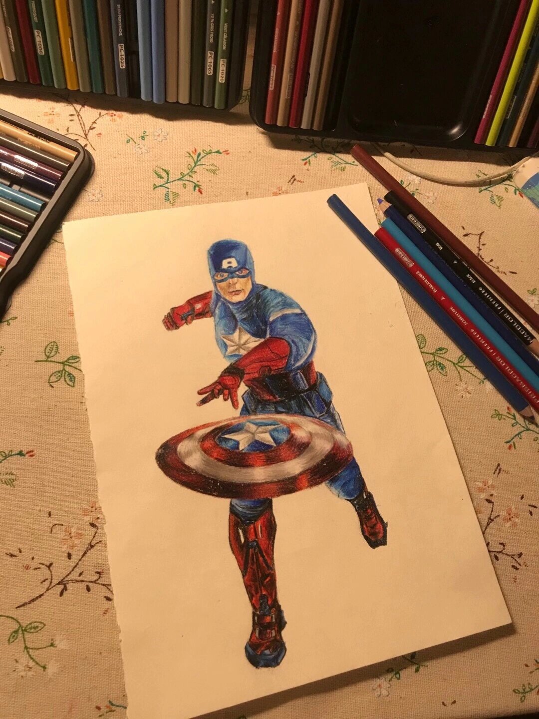 发现了去年还是11岁的时候画的两张彩铅 当时真的是个妥妥的漫威迷