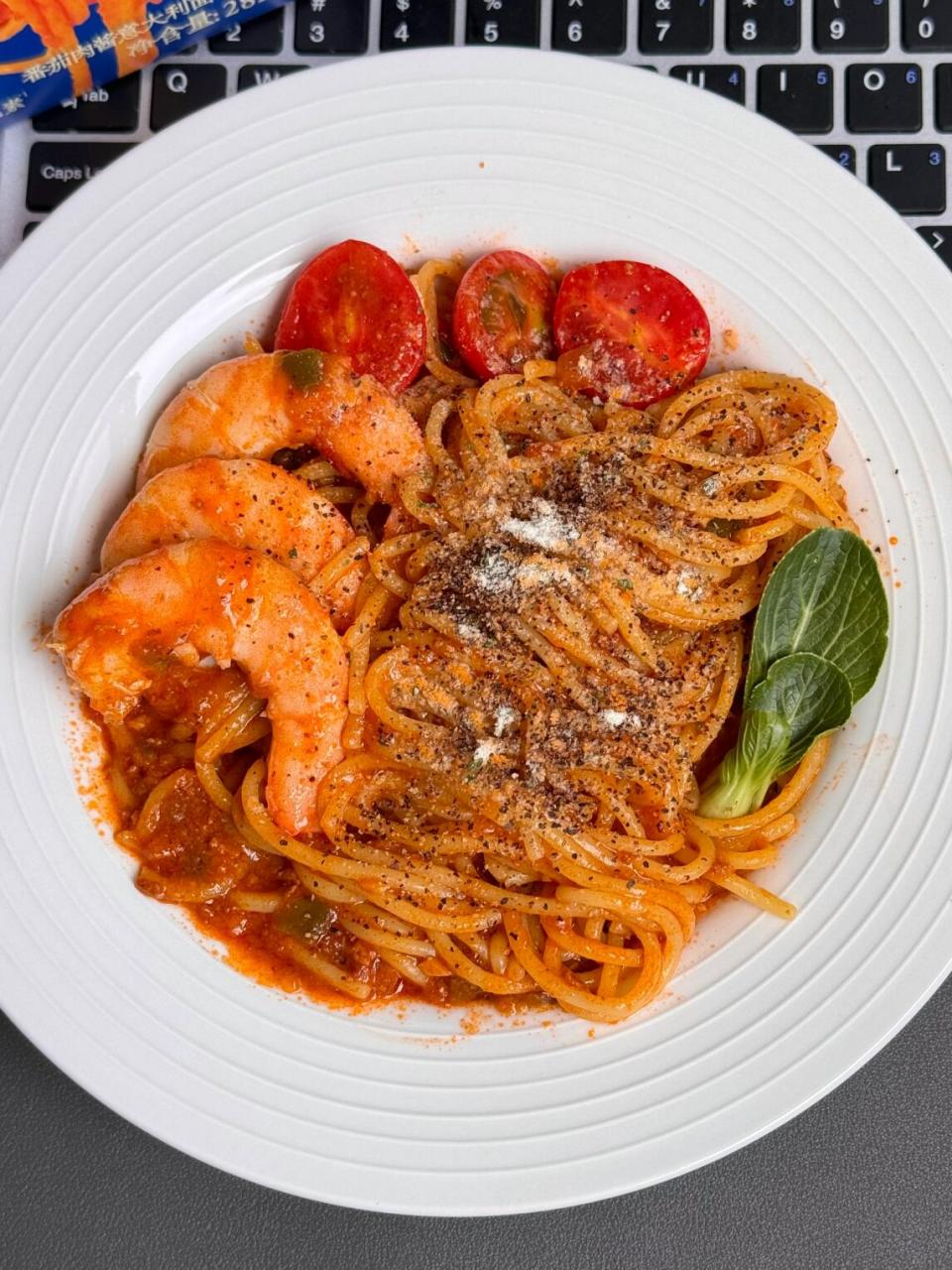 酸甜浓郁番茄味!每一根意面上都挂满黏