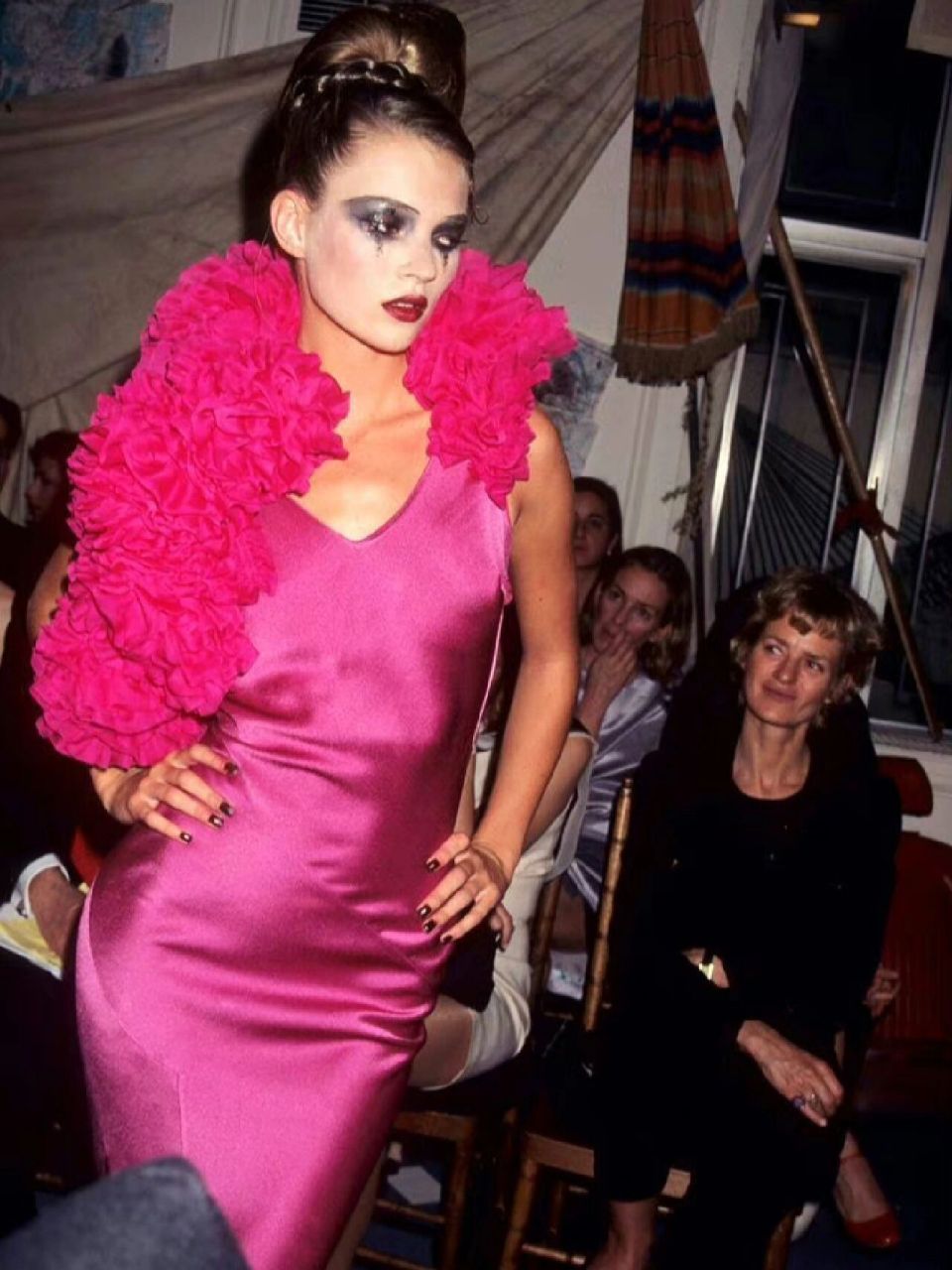 1995年巴黎时装周秀场上突如其来的浪漫时刻 1995年john galliano巴黎