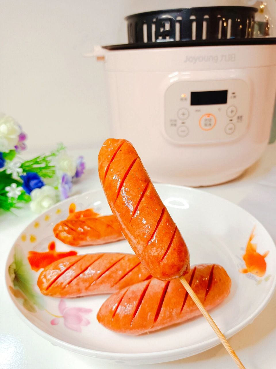 在家也吃到外焦里嫩的烤热狗 90平时孩子91很喜欢吃热狗,外面买的