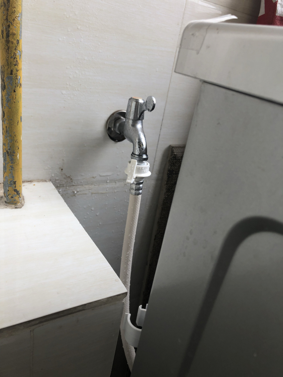 洗衣机龙头接水口一打开就漏水 洗衣机水龙头接水口一打开就漏水,这是