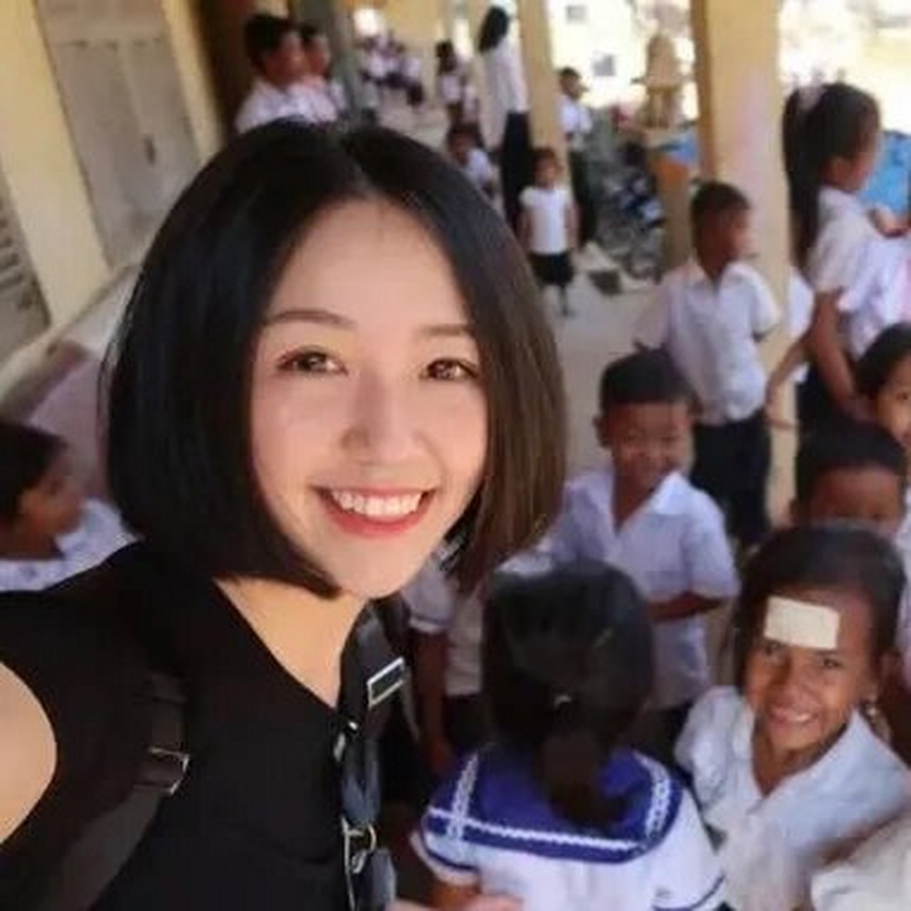 "最美支教老师"是诲人不倦,还是毁人不倦 支教老师龙晶睛,自称16岁时