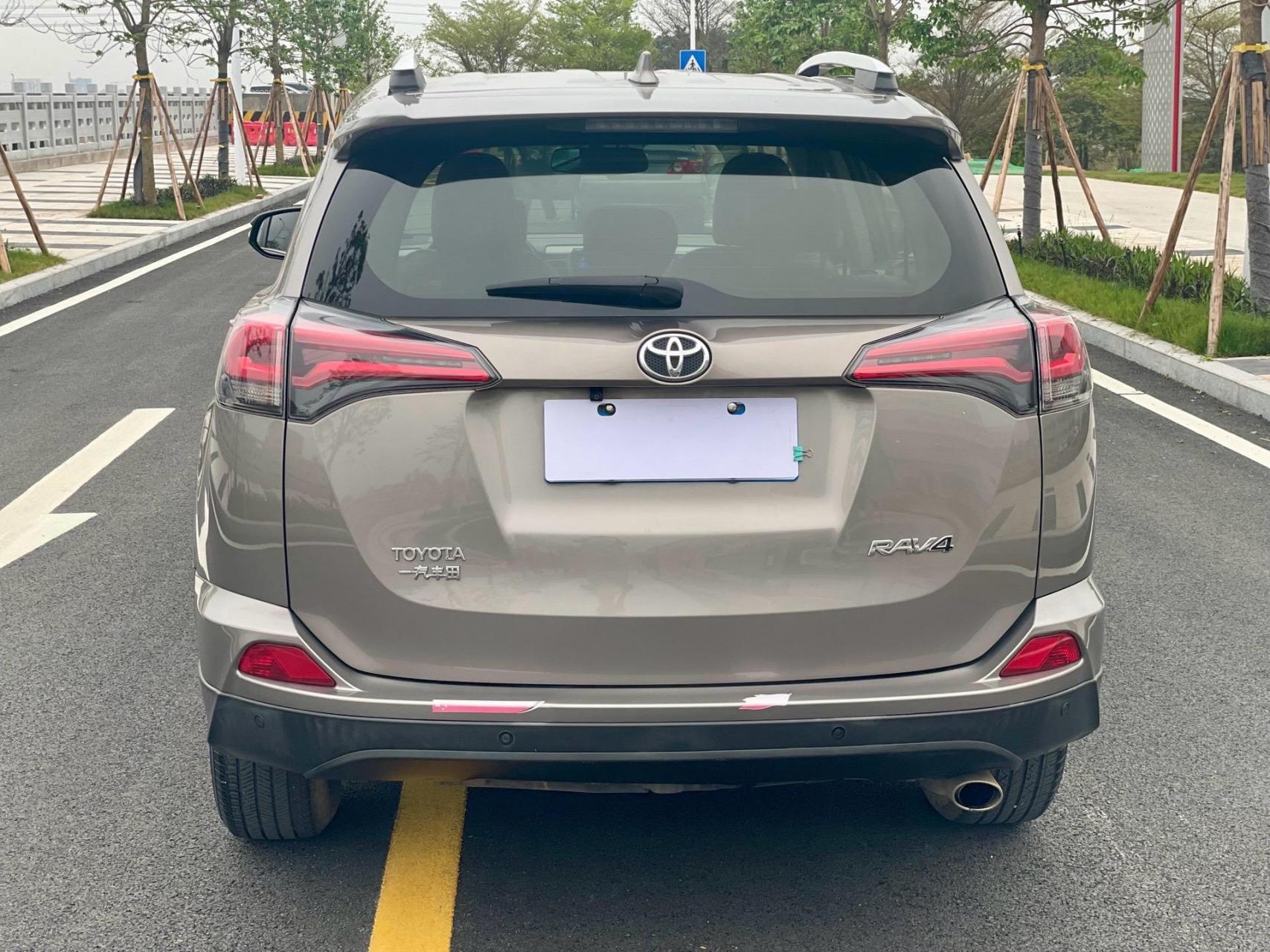 18年丰田荣放rav4都市版2.