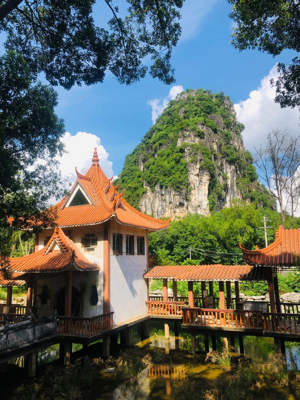 贵港南山寺—贵港园博园 南山寺香火旺盛,挺多人来烧香的,还有一部分