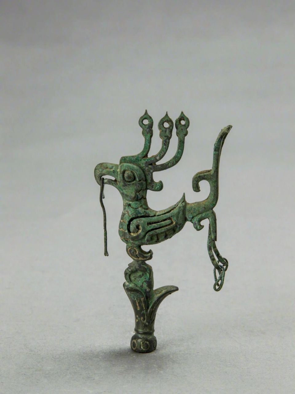 铜神树花果与立鸟(蛇鹭)·商·三星堆二号坑 铜花果与立鸟 神似蛇鹭