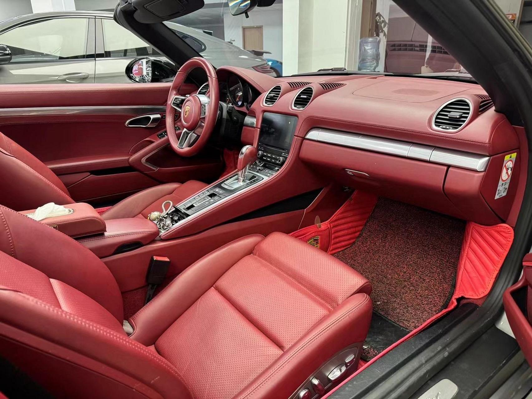 19年保时捷718boxstet gt银贴黑武士车衣 运动轮毂 波尔多红内饰 红顶