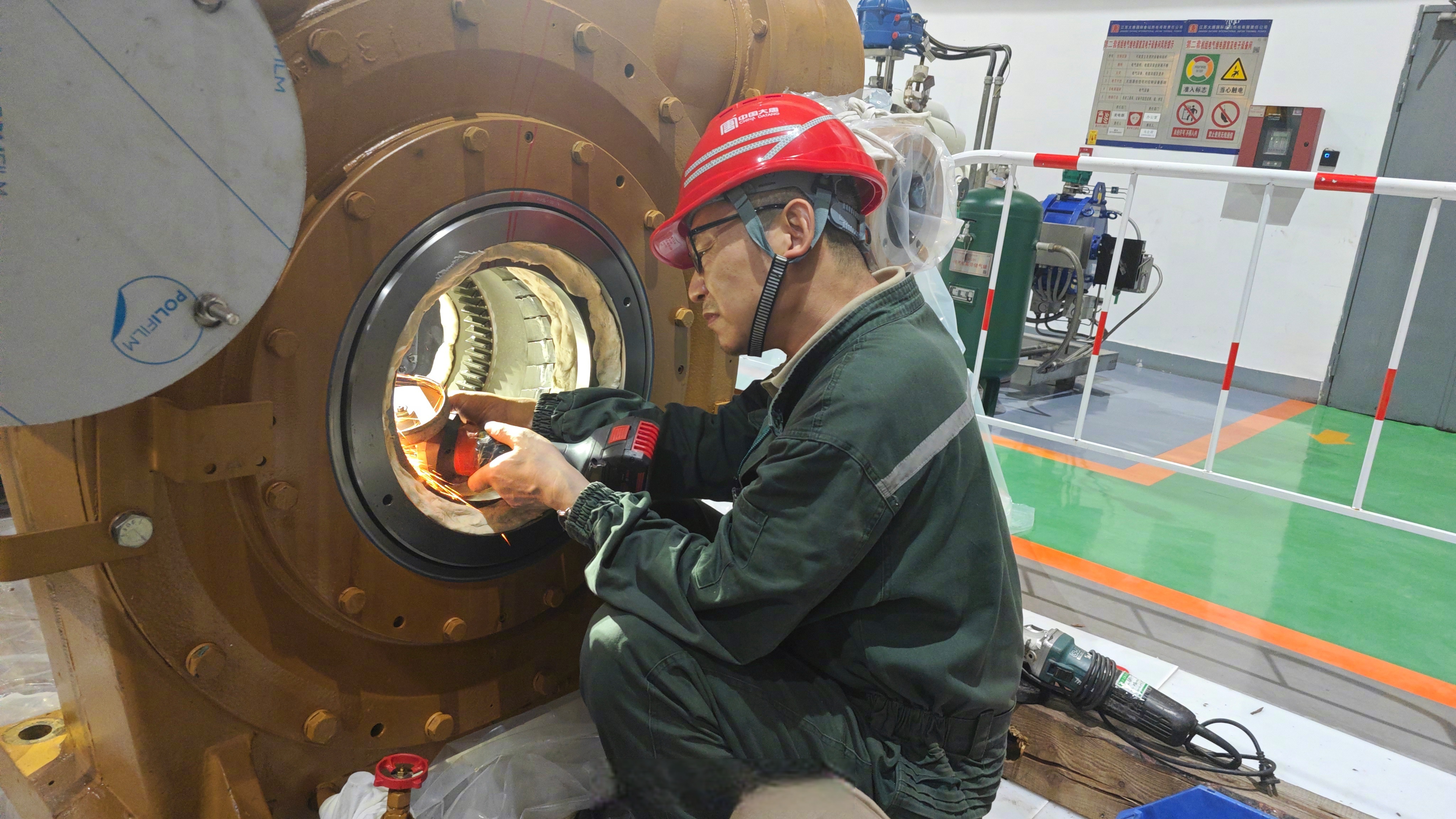 上新了大国重器# 【国内首台套汽轮机应急盘车装置成功投运】日前