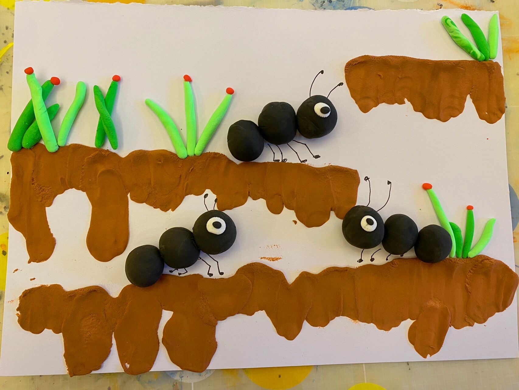 延时美工—《行走的小蚂蚁》 材料 马克笔纸 彩泥 勾线笔 锻炼幼儿的