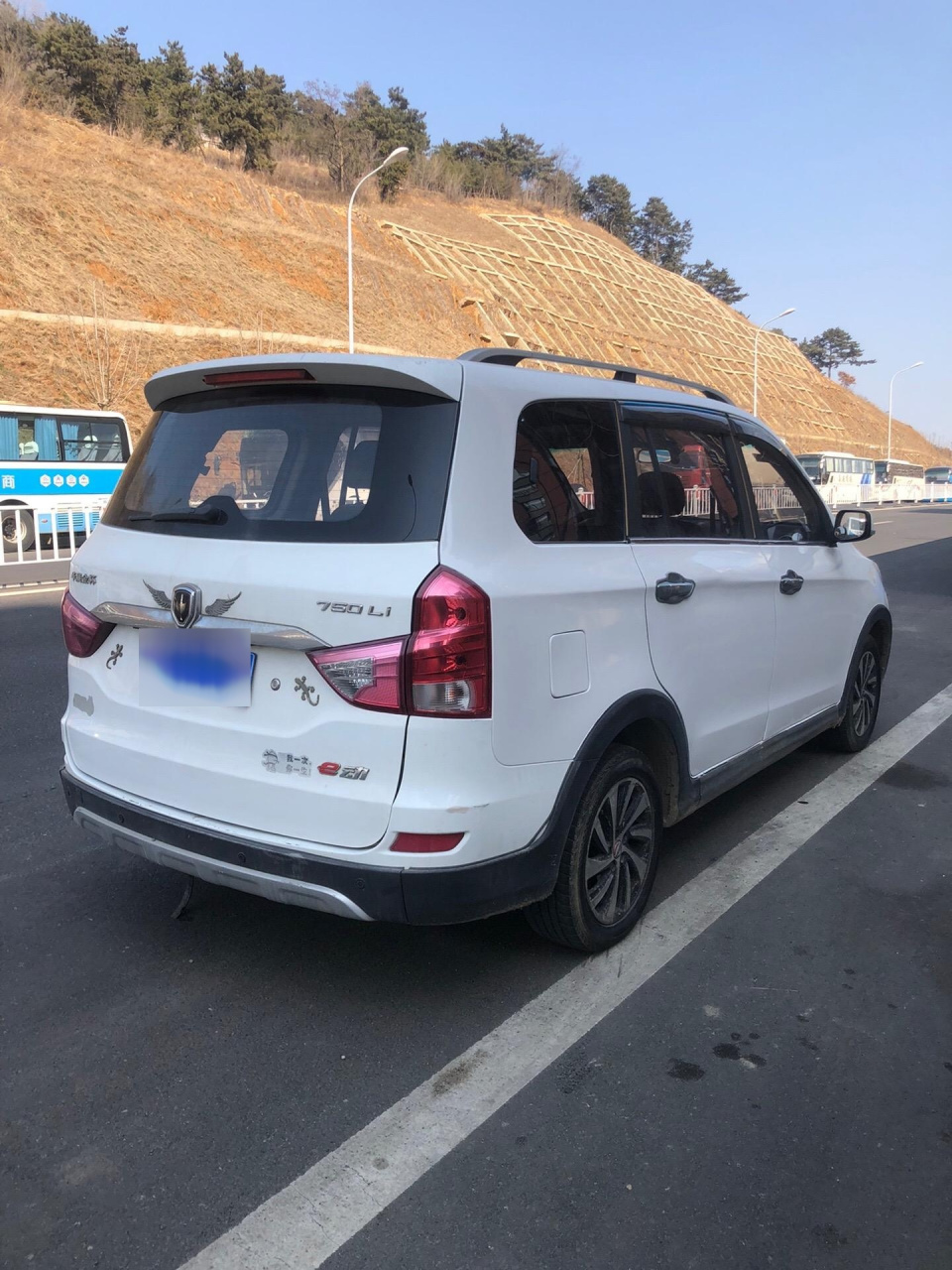 16年金杯750商务面包车.