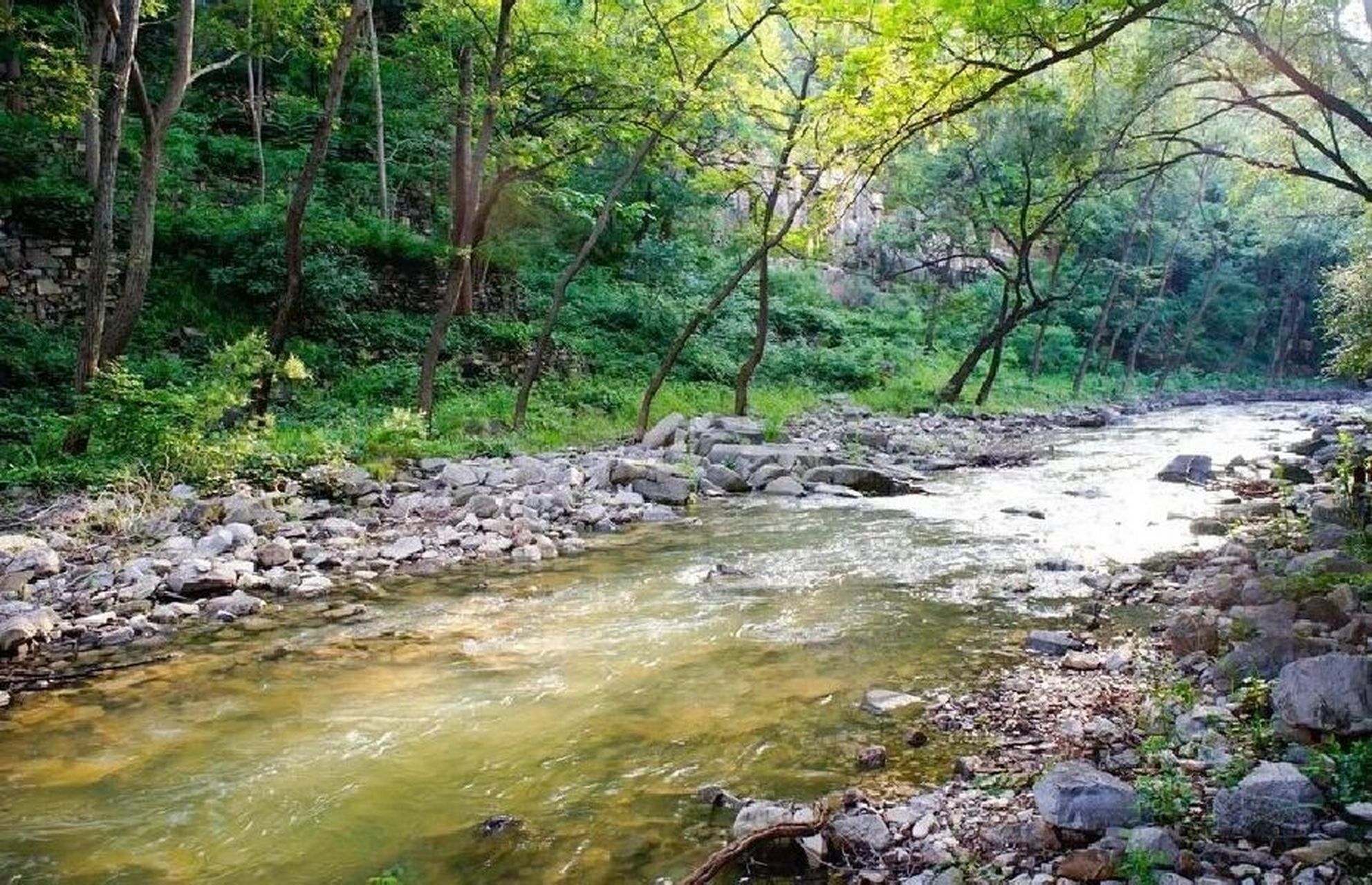 导航东牛角水库,河道在东牛角水库下游,下雨后水库满了河里才会有水