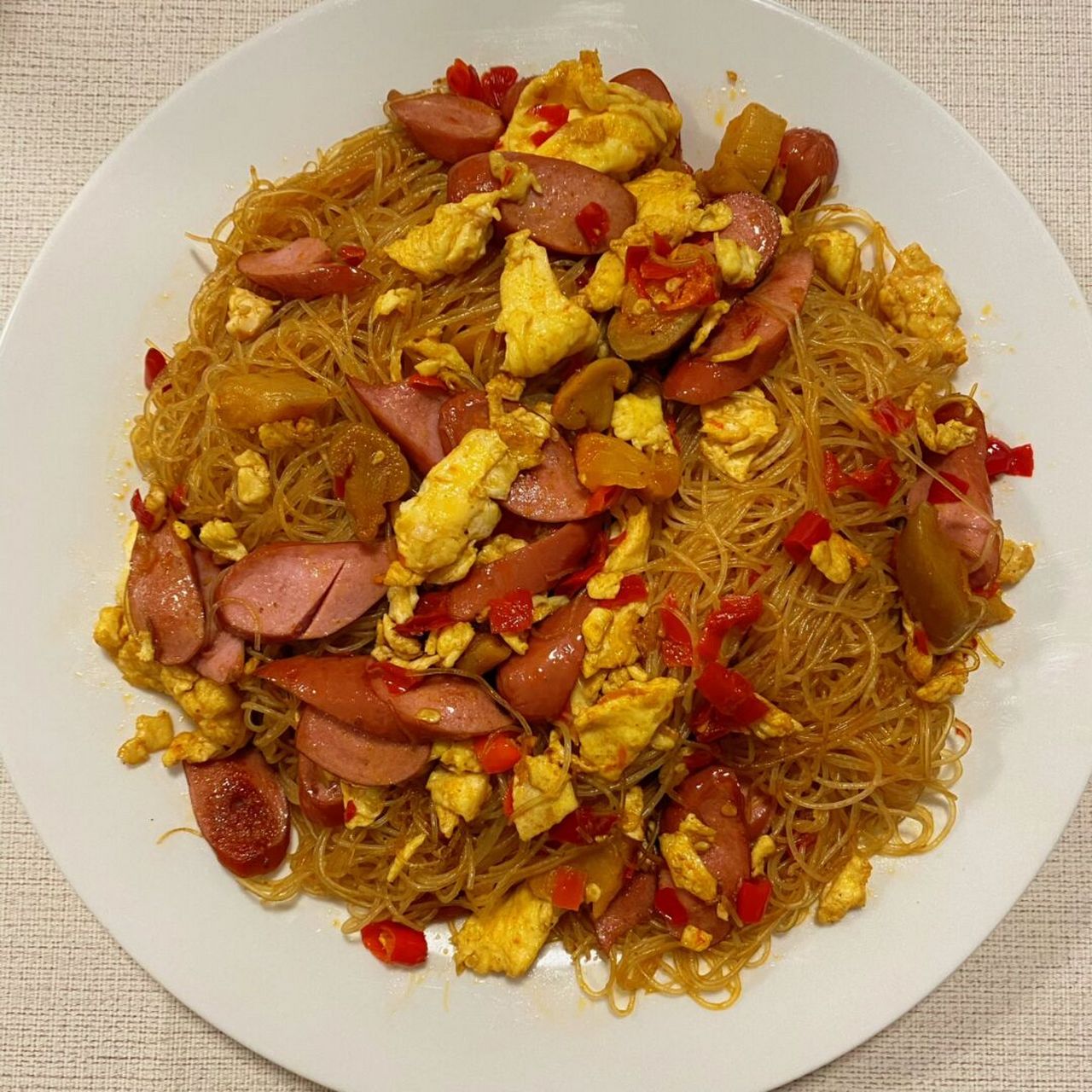 9297食谱分享|鸡蛋火腿炒粉 我买的是新竹米粉,中超基本都有的.