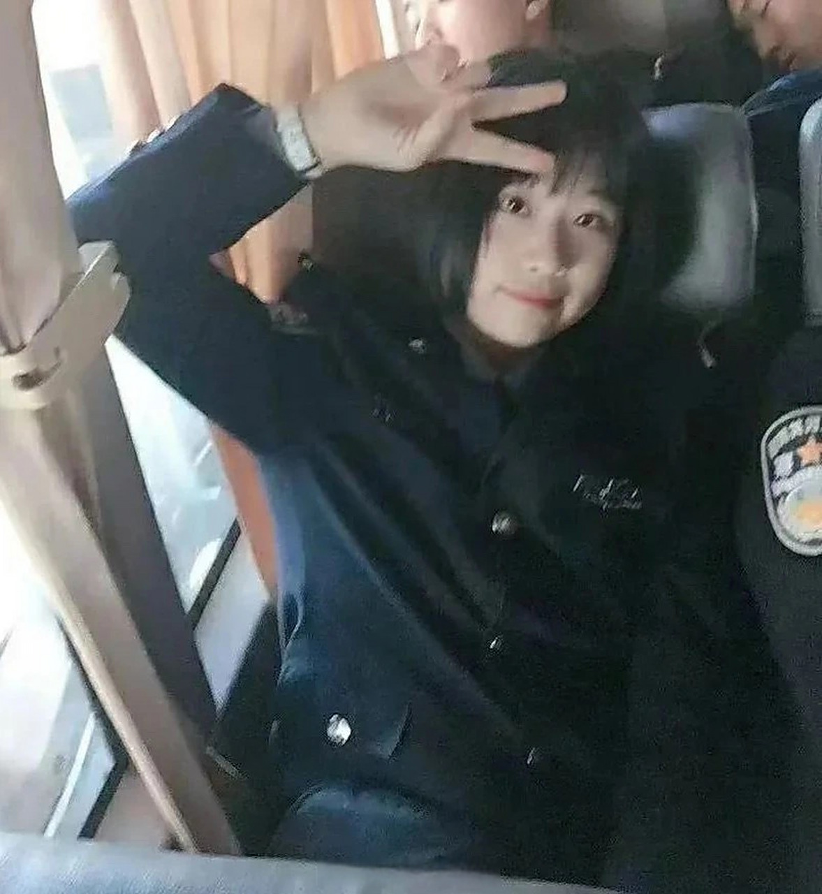 【#00后女警请愿留在办案一线#,从二年级起一直想当警察 】王玲玉出生