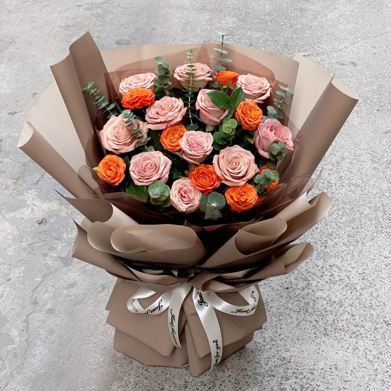 闺蜜送花给自己怎么发朋友圈 闺蜜送花给自己怎么发朋友圈文案?