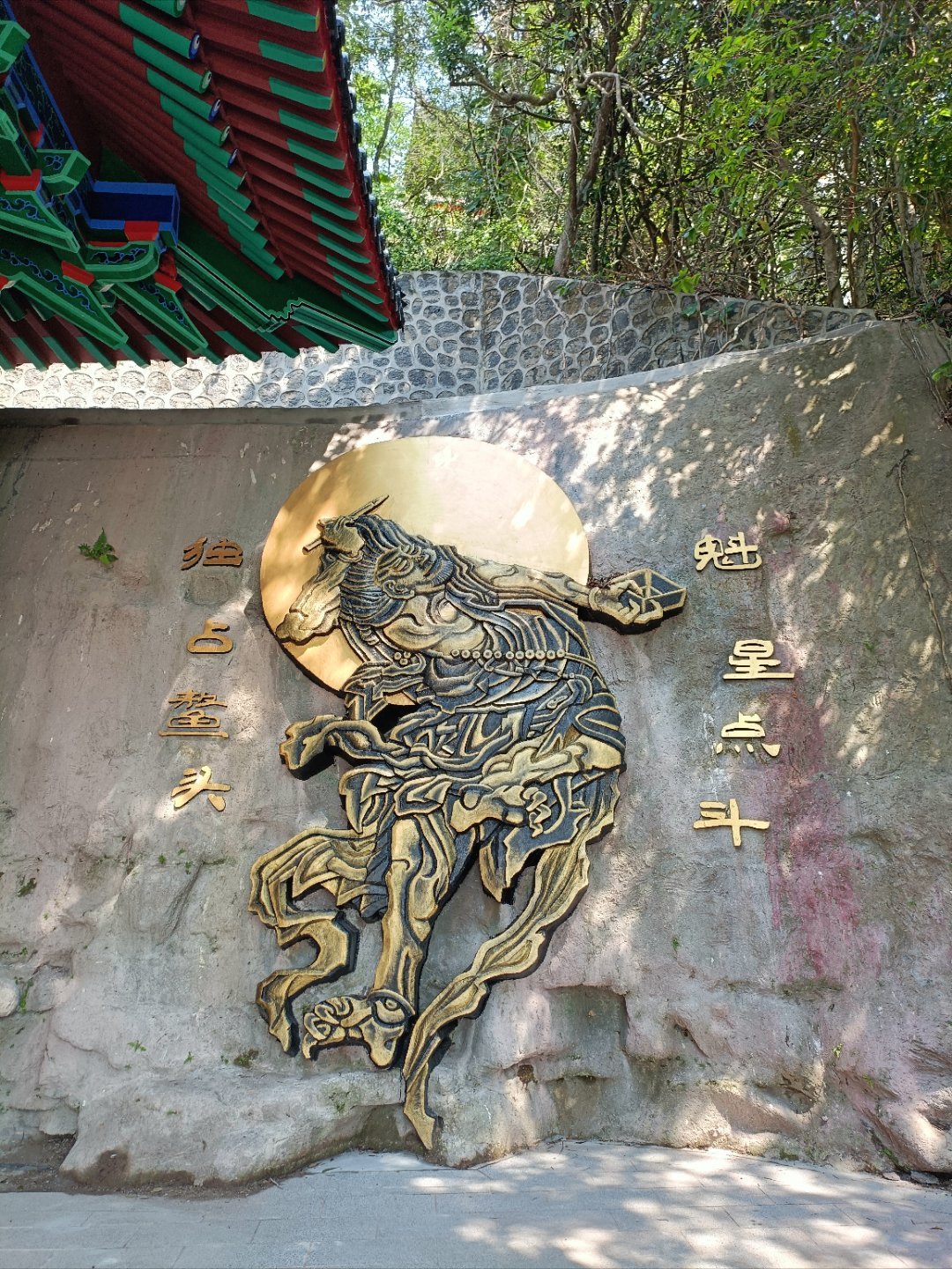 古人云:"读万卷书,行万里路",读书是一个人能行稳致远的前提