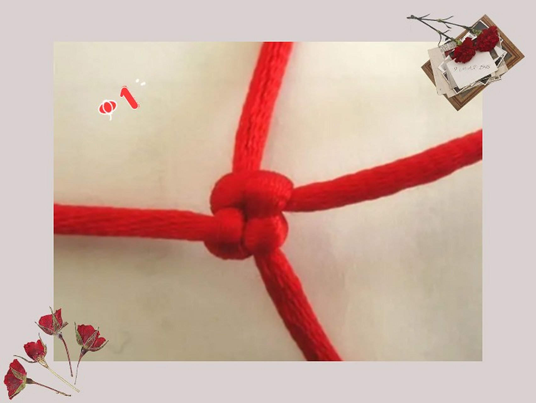 十字结是一种正面似"十"字的结,结型小小巧简单,一般做配饰和饰坠用