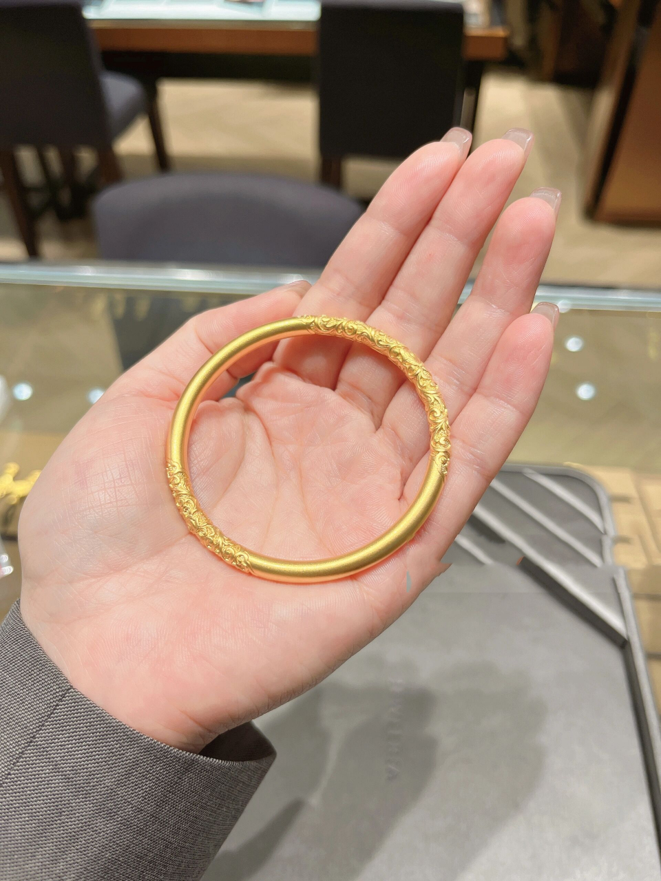 周大福荟馆名贵手镯 卷草纹手镯,56.58圈口96货,速度快才有喔!06