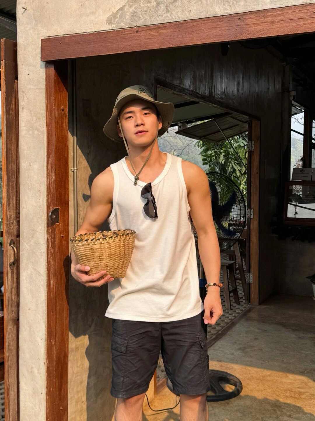 这趟清迈之旅比较值得的行程 就是边喝咖啡边喂