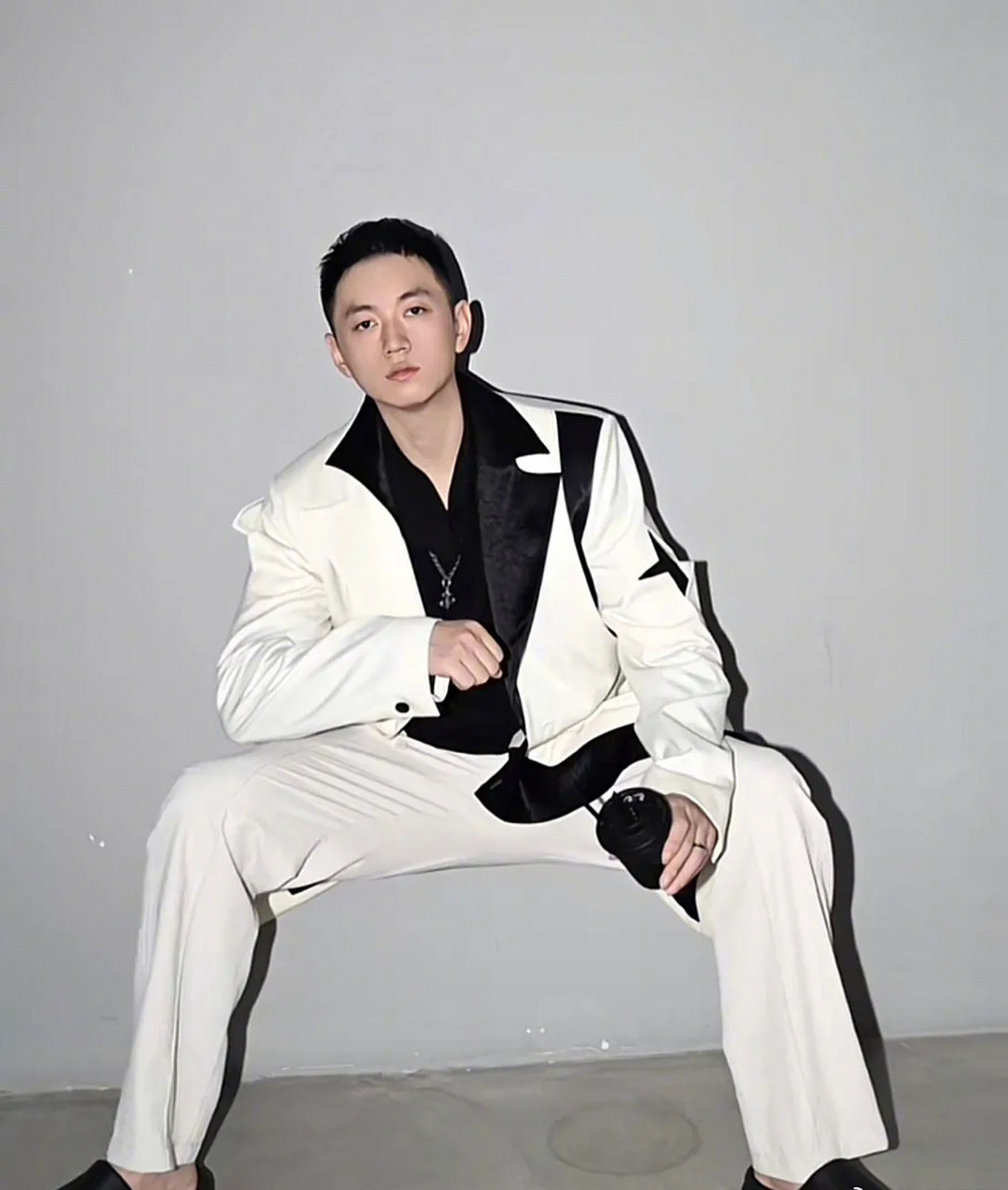 药水哥现在长这样,他再也回不到表情包时期了