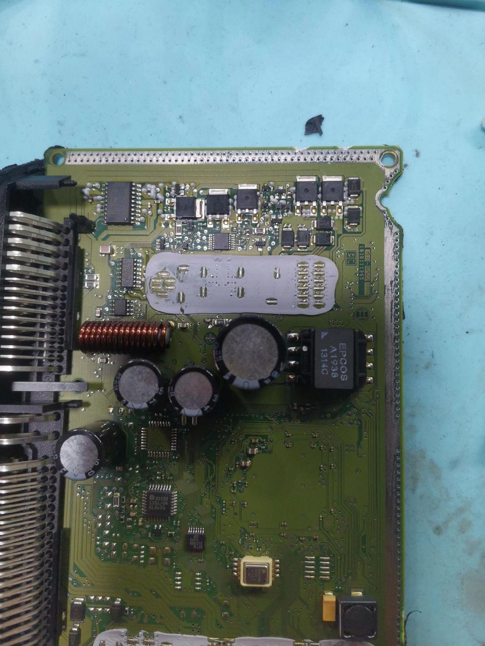 迈腾两个缸不工作!发动机报喷油嘴器b组供电电压!更换此芯片