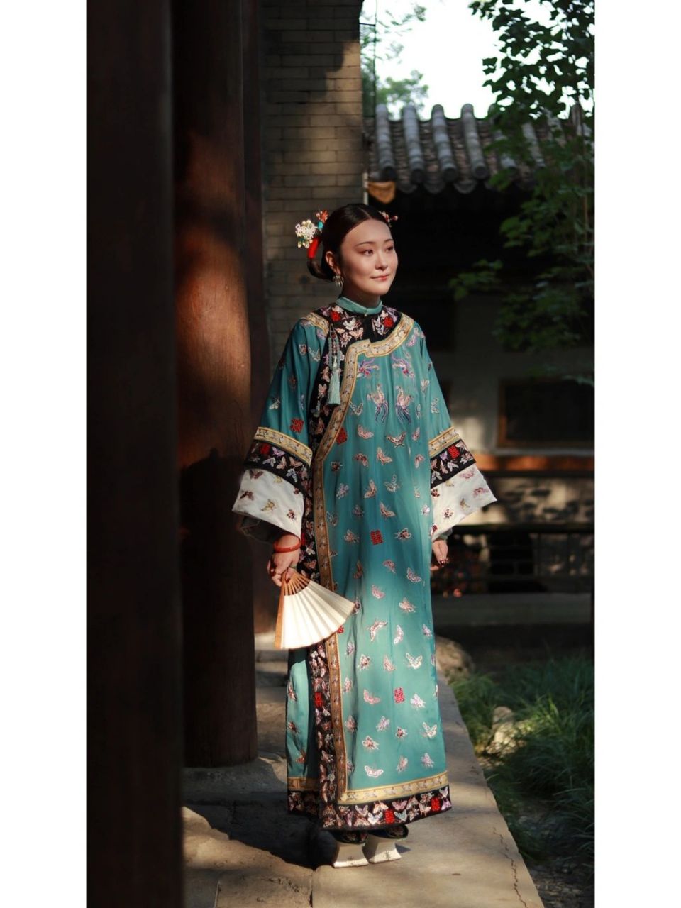 清代旗人女性发型之——知了头 来更一波清朝的经典发型~想到哪里更到