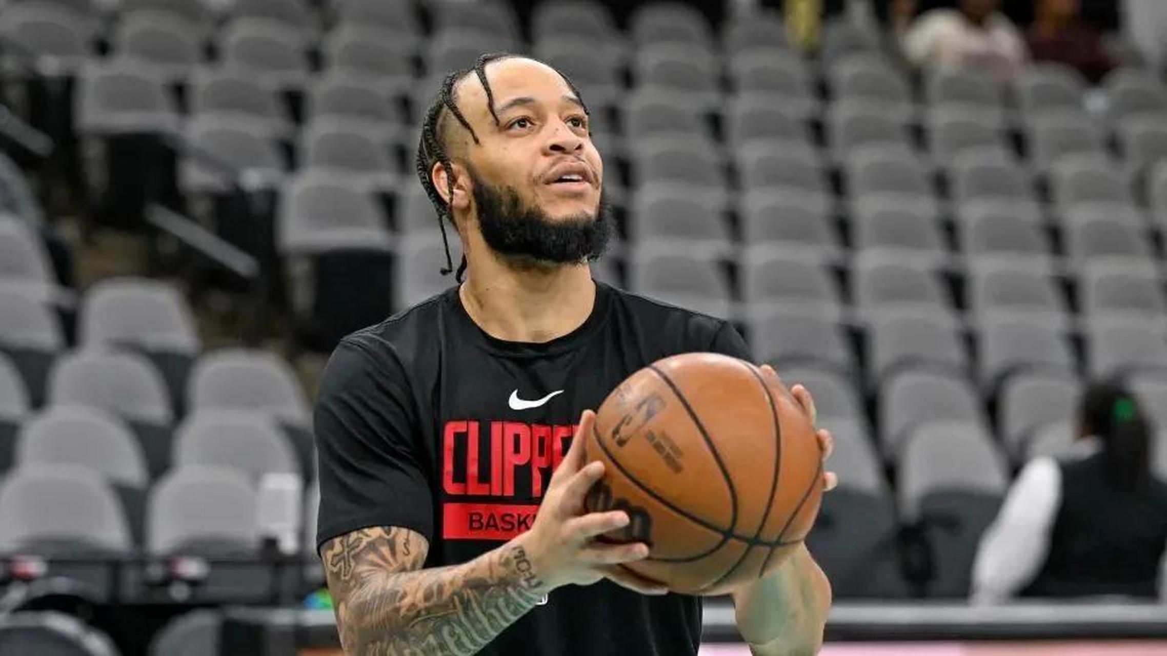 据报道,快船球员阿米尔科菲因为持枪被捕了,这几届的年轻球员不好带啊