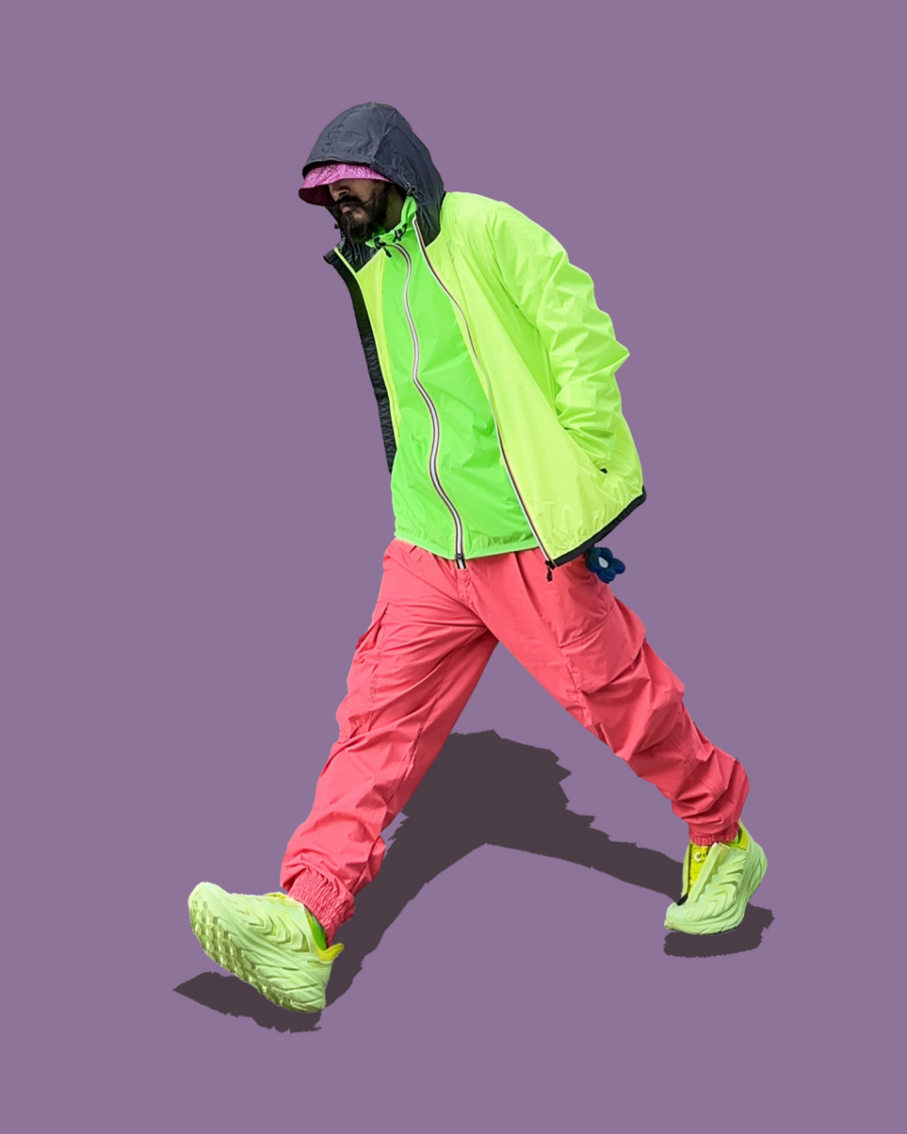 今天来2套荧光色户外撞色穿搭 都是骚气的高饱合亮色 确有点难搭 男公