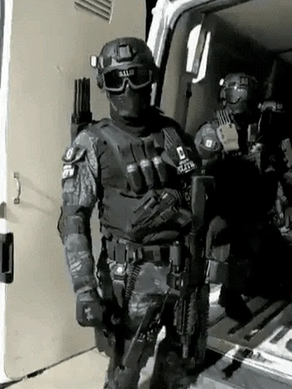 墨西哥黑帮自建特种部队,还玩黑科技干扰器 墨西哥黑帮自建"特种部队"