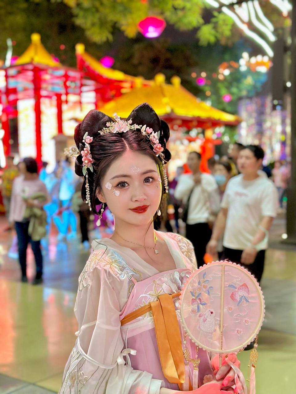 夜游大唐不夜城~感受西安汉服妆造的快乐~  小姐姐拍的好好哦  欢迎