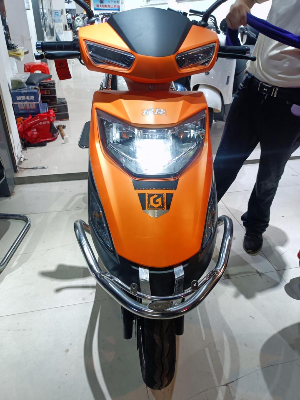 又一台绿佳电摩超级巨无霸顶配版84伏52安走起!外形霸气,动力强劲