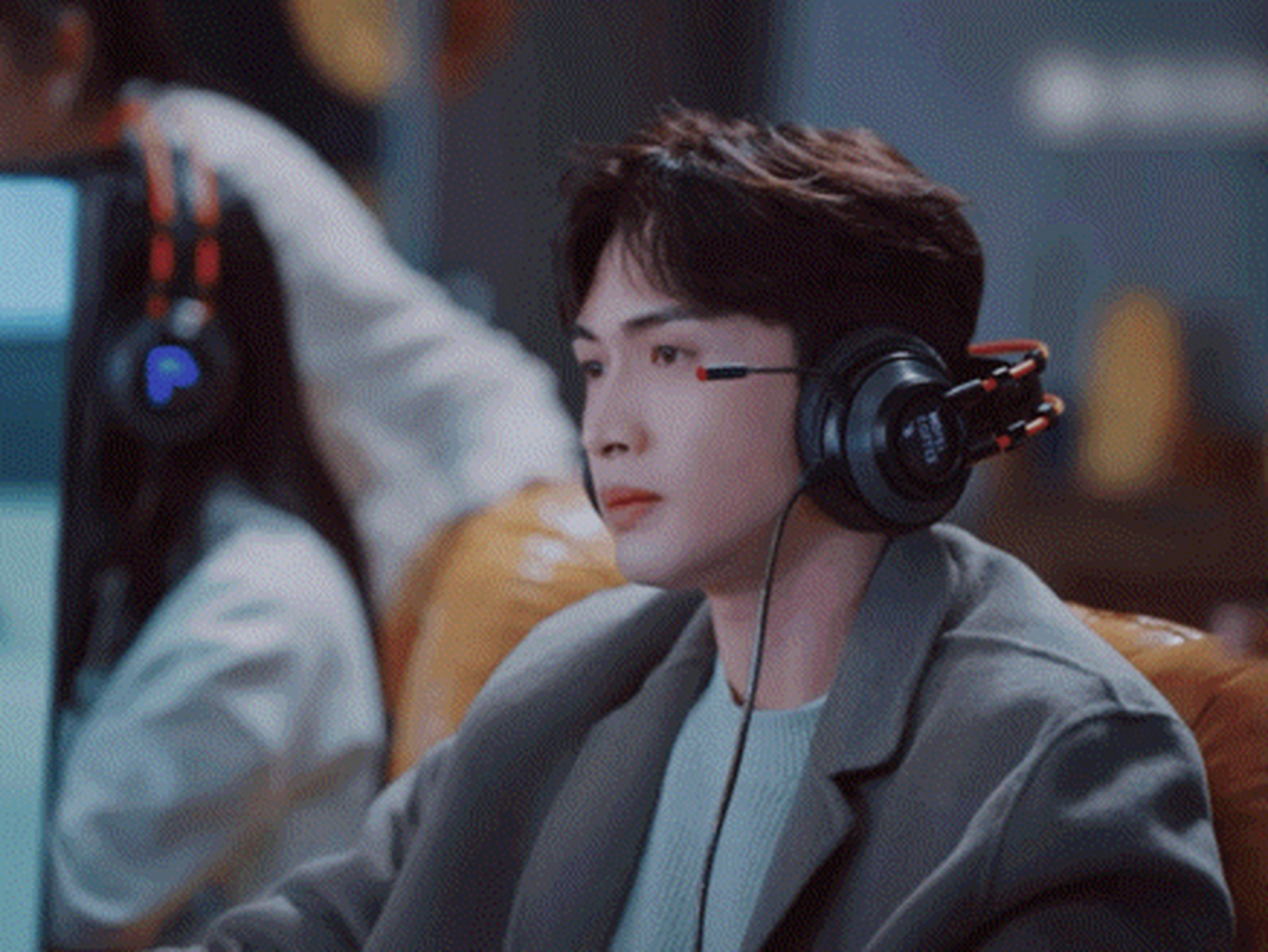 张彬彬是来演艺圈圆电竞梦的吗# 真的很需要张彬彬这种帅气十足的