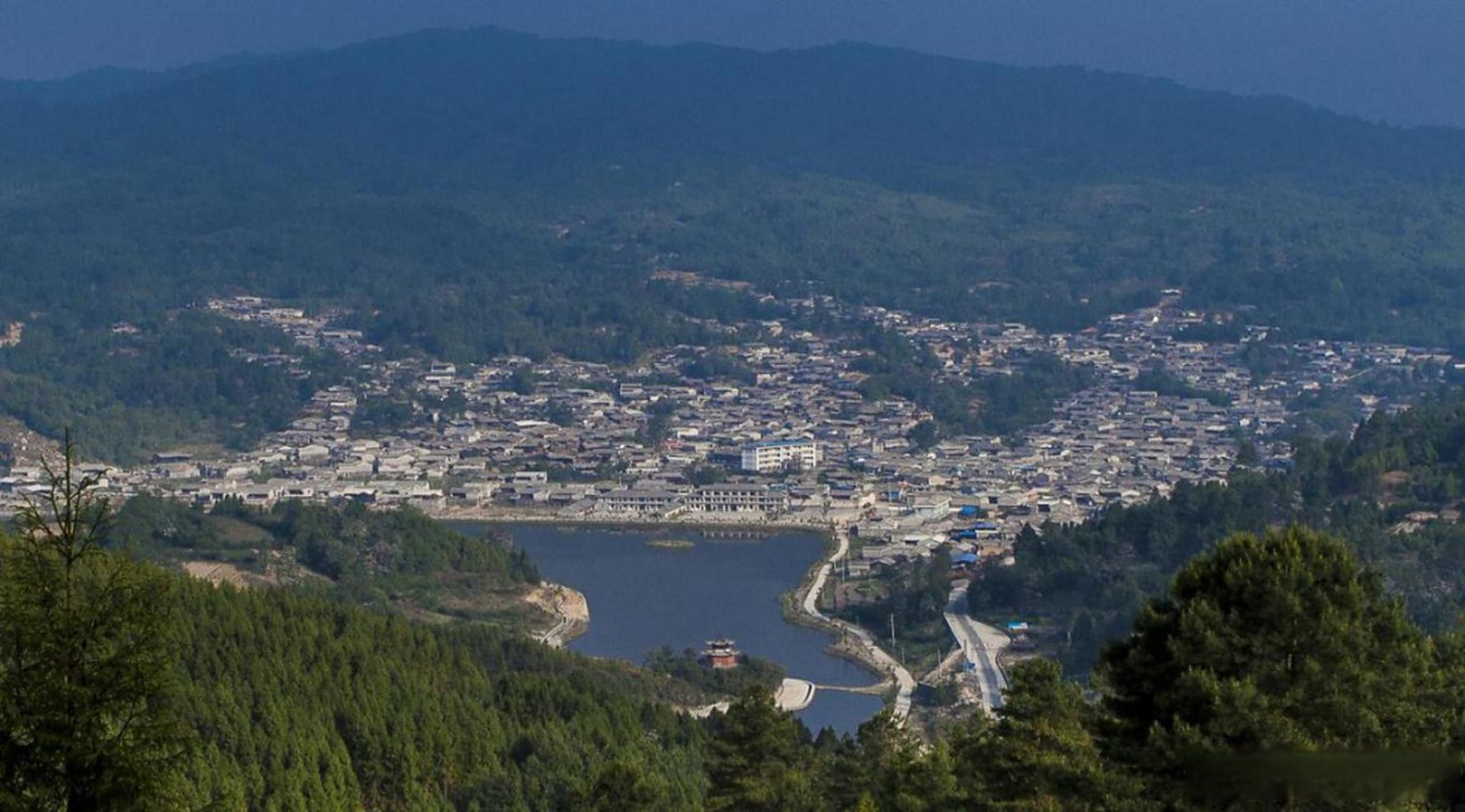 总要去趟腾冲吧# 【腾冲暑期乡村游——中和镇】中和镇位于腾冲市西