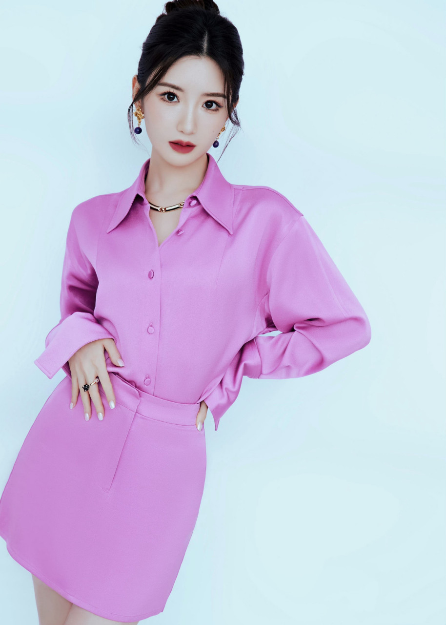 毛晓彤写真精选:紫色的美女姐姐