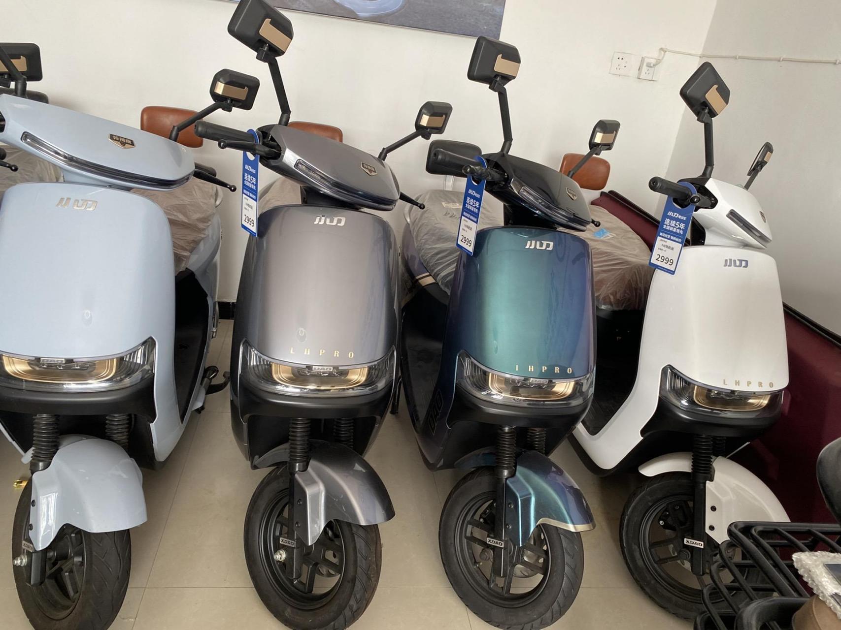 小刀电动车 小刀新款领航版n8,72浮大电瓶