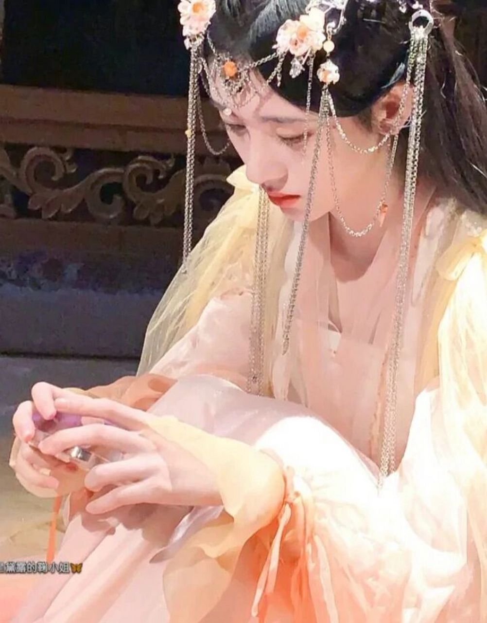 鞠婧祎古装花戒图片